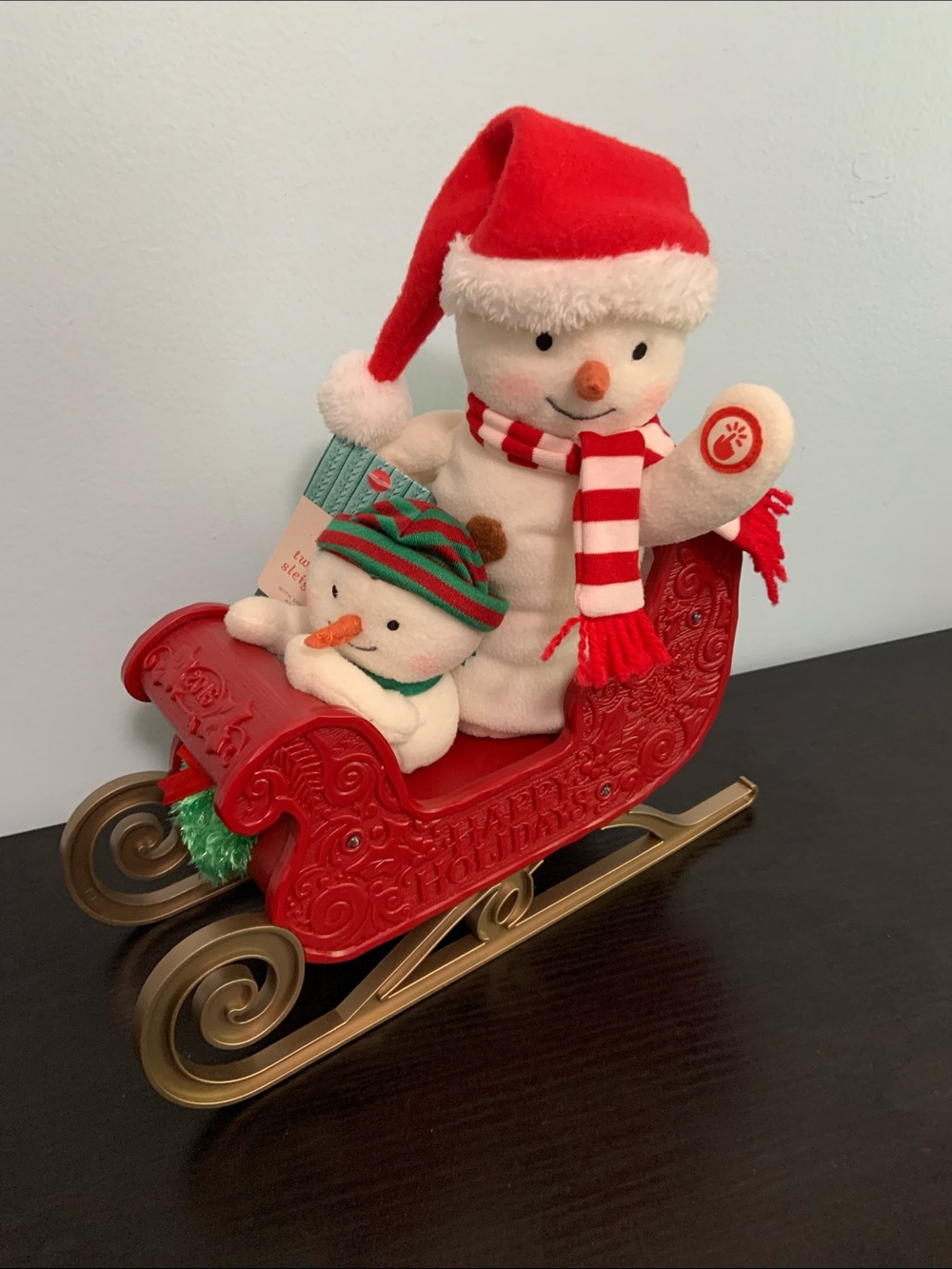 Hallmark 2016 Twinkling Sleigh Ride Motion Snow Family Plush on Sled Working